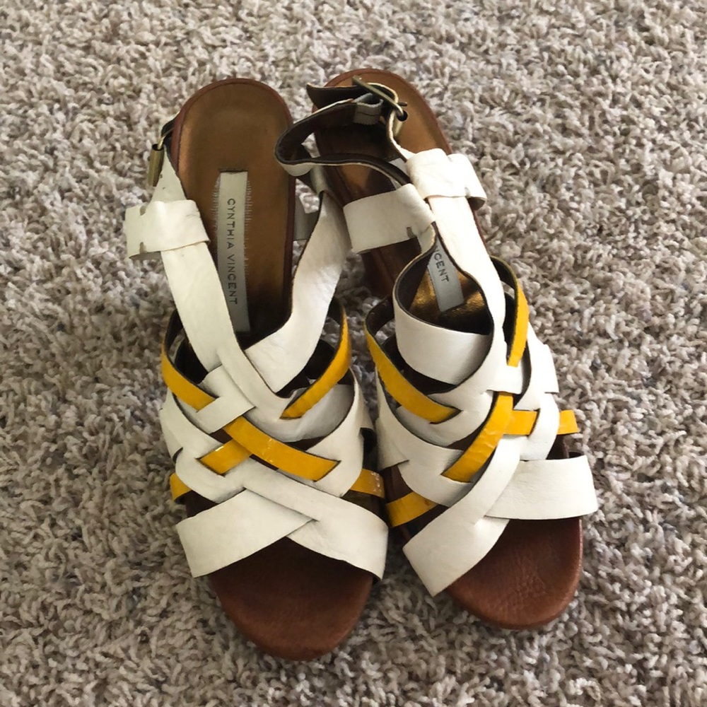 Cute sandals with heel!